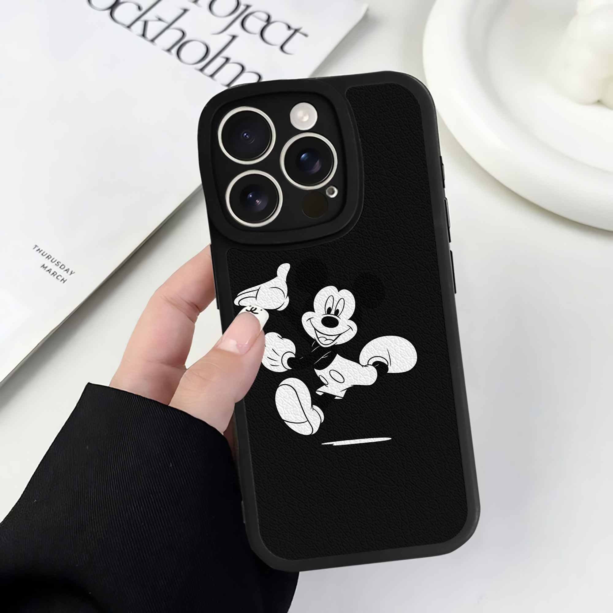 （画像用） ミッキーマウス Mickey Mouse 【iPhone 16シリーズ対応】シリコンスマホケース（レザー調） 材質：シリコン